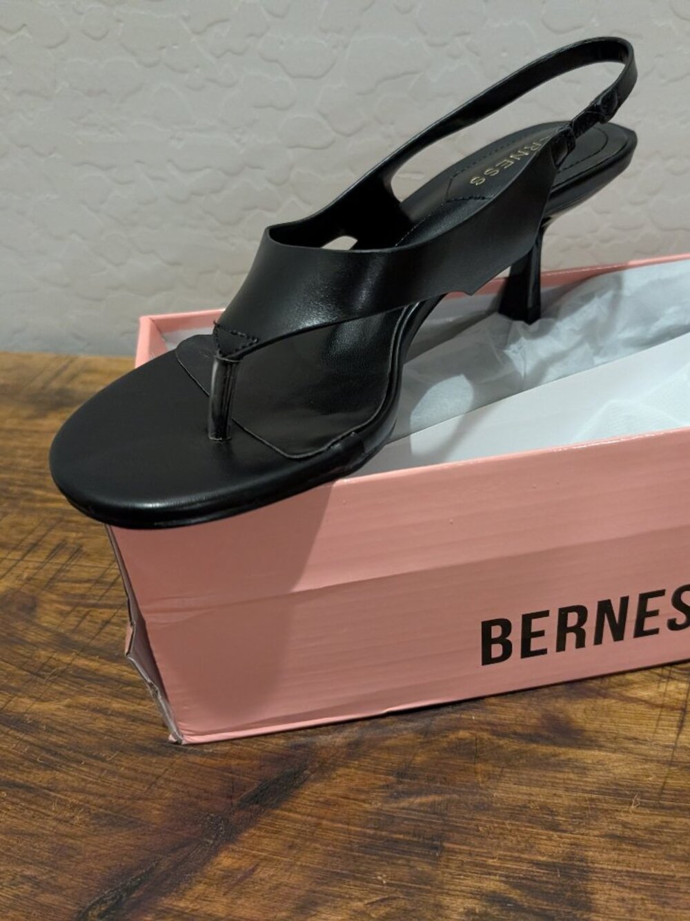 Black size 6 small heel sandal